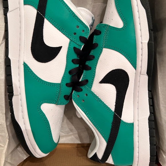 The Nike Dunk Low in 'Stadium Green' - Picture 8 of 8